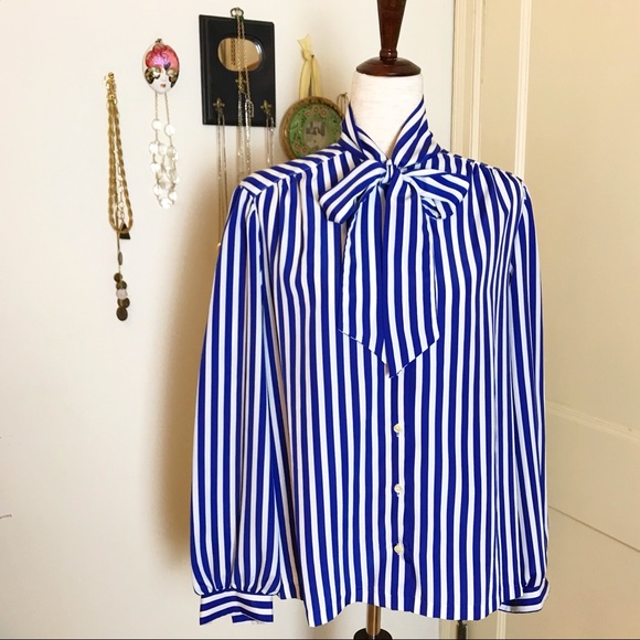 Vintage Tops - HP 6/25 Vintage 80s ILGWU Pussy Bow Button Blouse